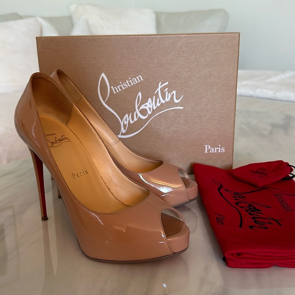 AUTHENTIC CHRISTIAN LOUBOUTIN VERY PRIVE 120 NUDE PATENT SIZE 37 OPEN TO…